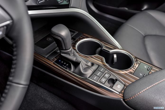2019 Toyota Camry Hybrid EU - фотография 30 из 40