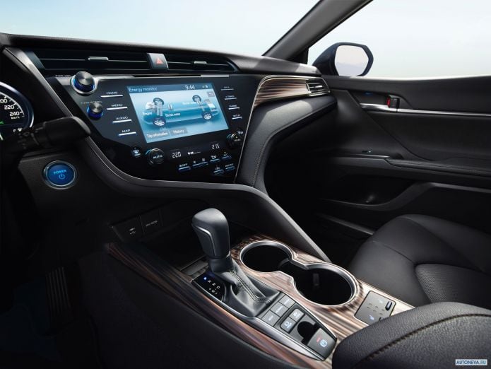 2019 Toyota Camry Hybrid EU - фотография 31 из 40