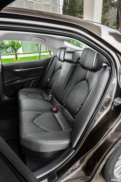 2019 Toyota Camry Hybrid EU - фотография 32 из 40