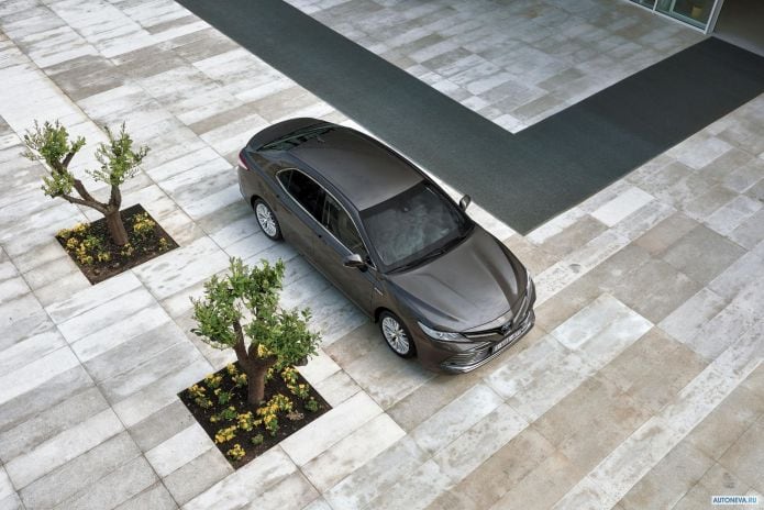 2019 Toyota Camry Hybrid EU - фотография 38 из 40