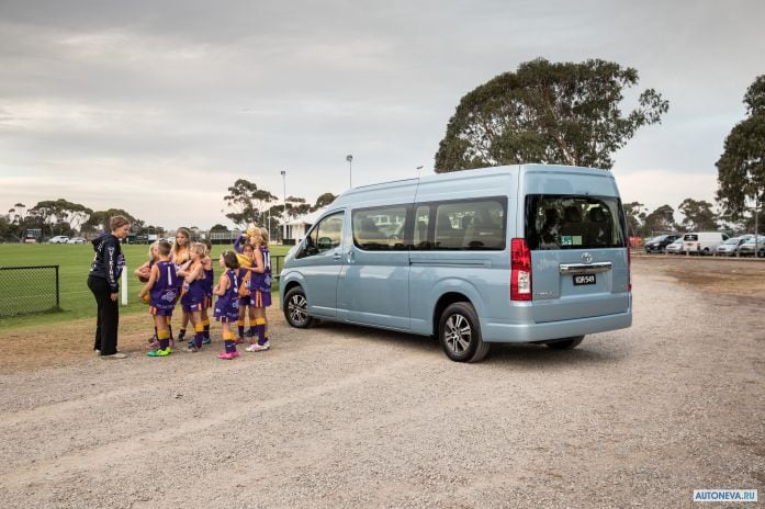 2019 Toyota HiAce Commuter GL - фотография 3 из 7