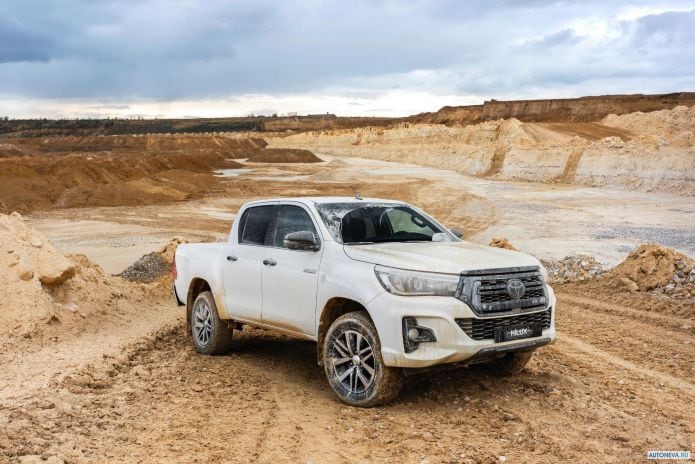 2019 Toyota Hilux Special Edition Double Cab - фотография 8 из 40