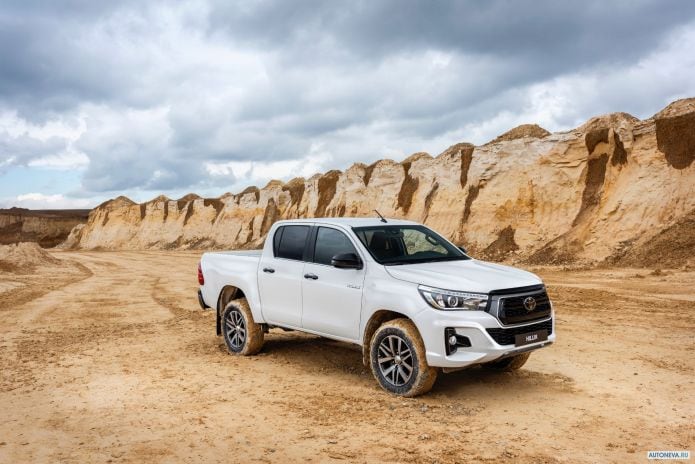 2019 Toyota Hilux Special Edition Double Cab - фотография 10 из 40