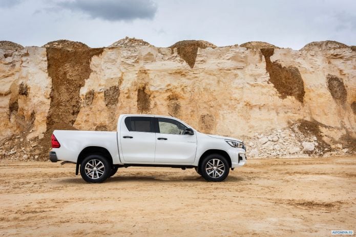 2019 Toyota Hilux Special Edition Double Cab - фотография 20 из 40