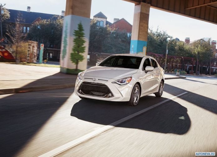 2019 Toyota Yaris Sedan - фотография 3 из 4