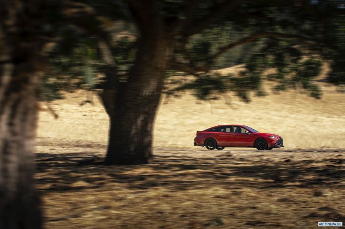 2020 Toyota Avalon TRD - фотография 4 из 10