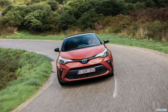 2020 Toyota C-HR Hybrid - фотография 3 из 40
