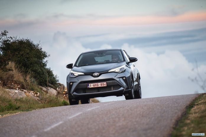 2020 Toyota C-HR Hybrid - фотография 4 из 40