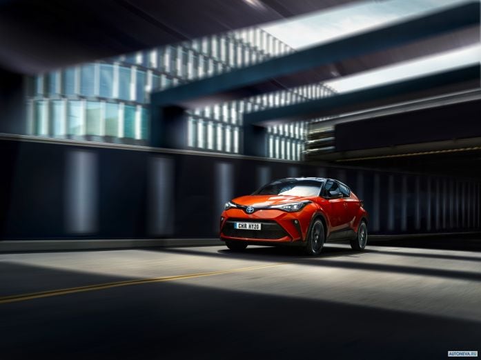 2020 Toyota C-HR Hybrid - фотография 10 из 40