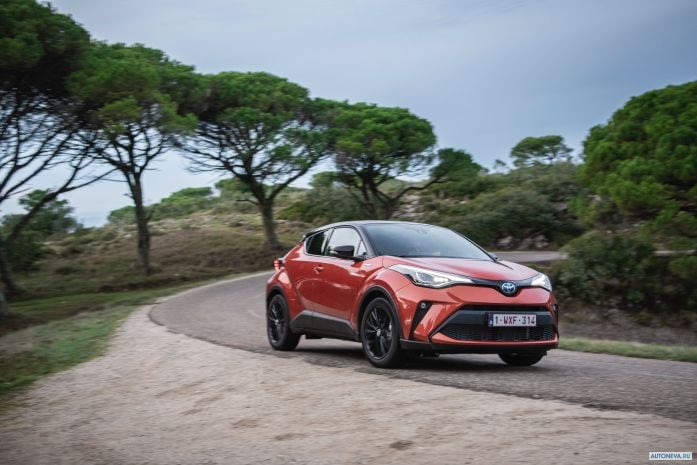2020 Toyota C-HR Hybrid - фотография 11 из 40