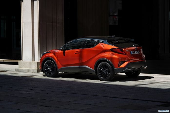 2020 Toyota C-HR Hybrid - фотография 12 из 40