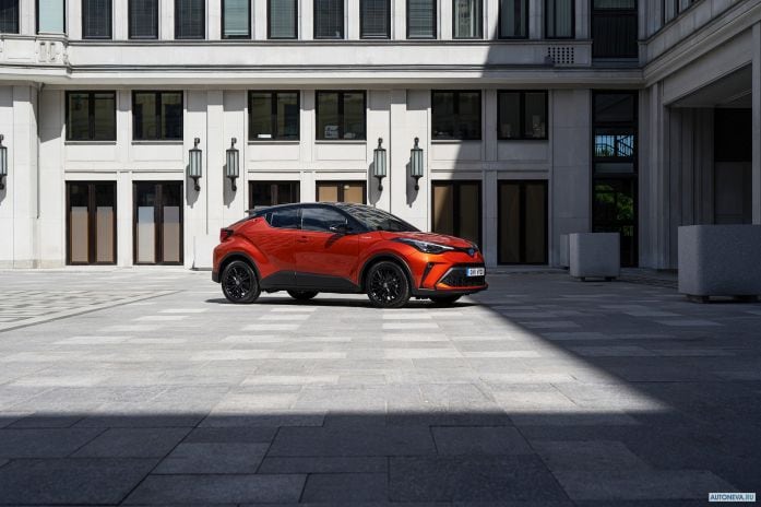 2020 Toyota C-HR Hybrid - фотография 15 из 40