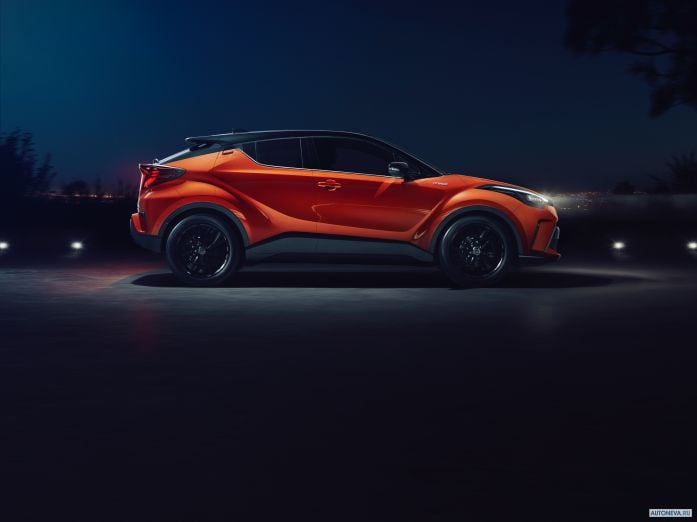 2020 Toyota C-HR Hybrid - фотография 16 из 40