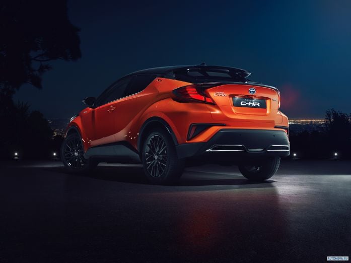 2020 Toyota C-HR Hybrid - фотография 18 из 40