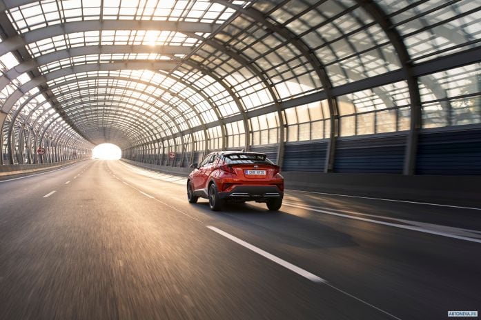 2020 Toyota C-HR Hybrid - фотография 21 из 40