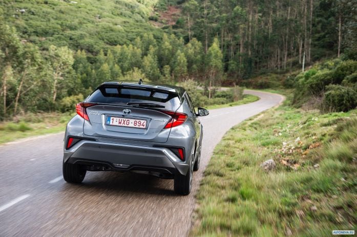 2020 Toyota C-HR Hybrid - фотография 22 из 40
