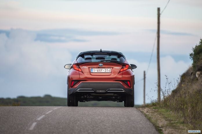 2020 Toyota C-HR Hybrid - фотография 23 из 40