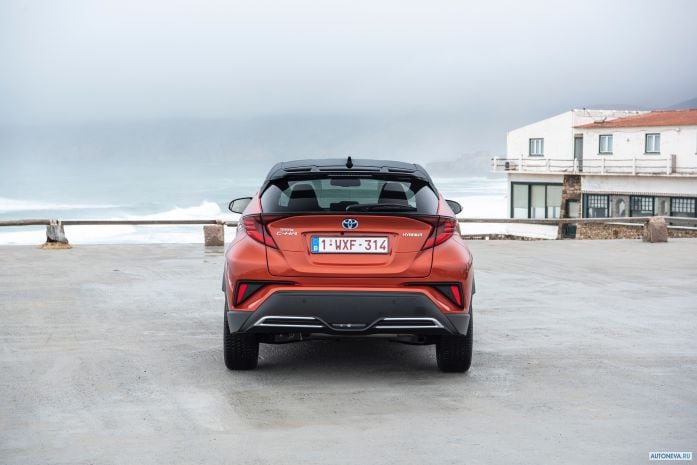 2020 Toyota C-HR Hybrid - фотография 24 из 40