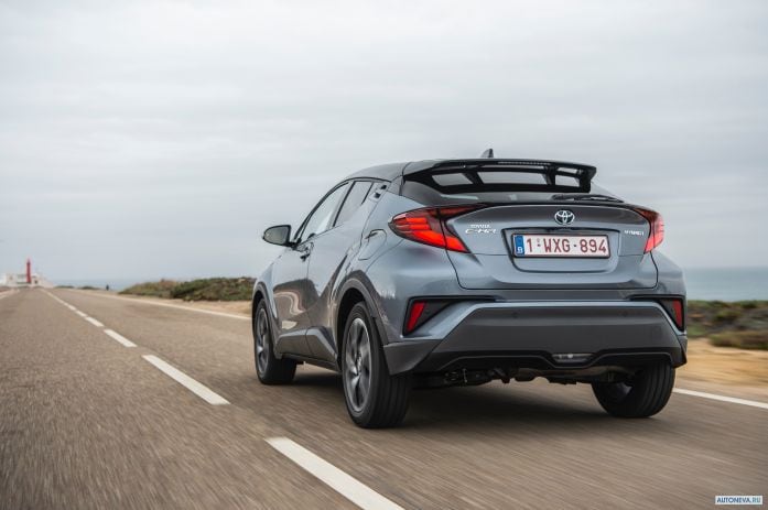 2020 Toyota C-HR Hybrid - фотография 28 из 40