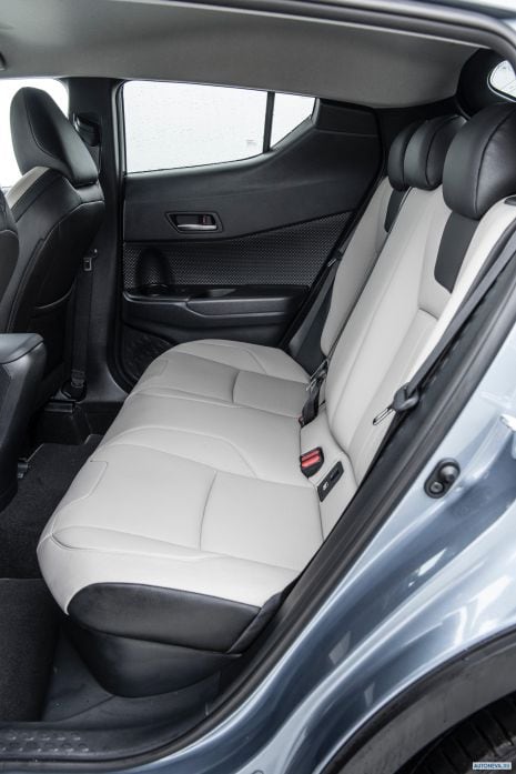 2020 Toyota C-HR Hybrid - фотография 32 из 40