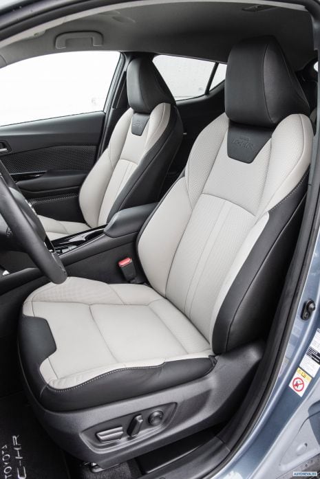 2020 Toyota C-HR Hybrid - фотография 33 из 40