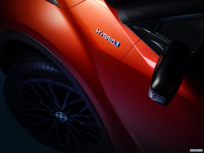 2020 Toyota C-HR Hybrid - фотография 34 из 40