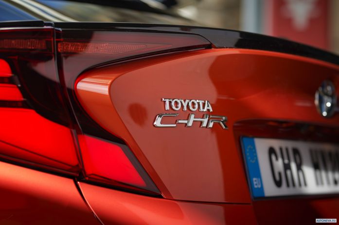2020 Toyota C-HR Hybrid - фотография 35 из 40