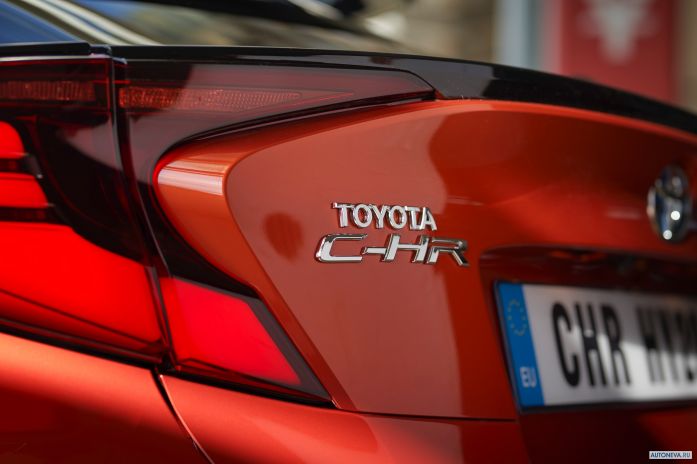 2020 Toyota C-HR Hybrid - фотография 35 из 40