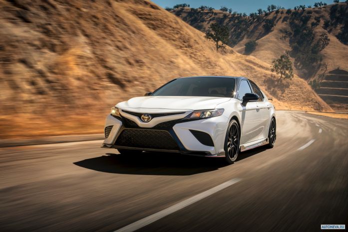2020 Toyota Camry TRD - фотография 1 из 11