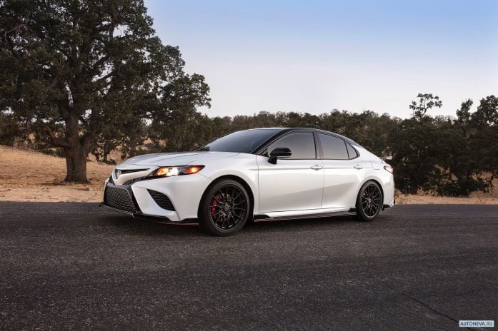 2020 Toyota Camry TRD - фотография 3 из 11
