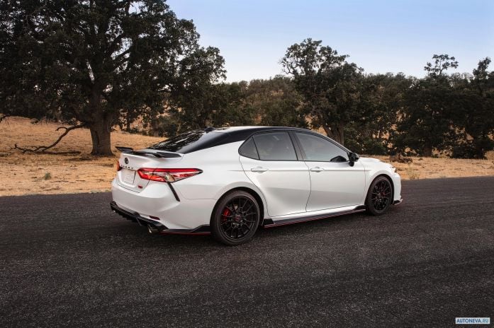 2020 Toyota Camry TRD - фотография 4 из 11