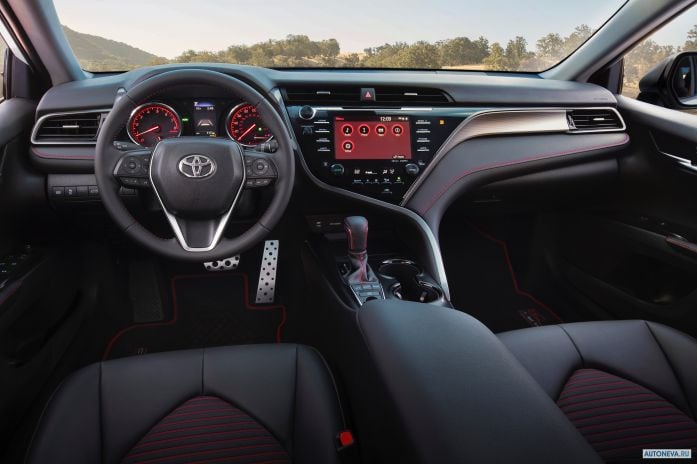2020 Toyota Camry TRD - фотография 6 из 11