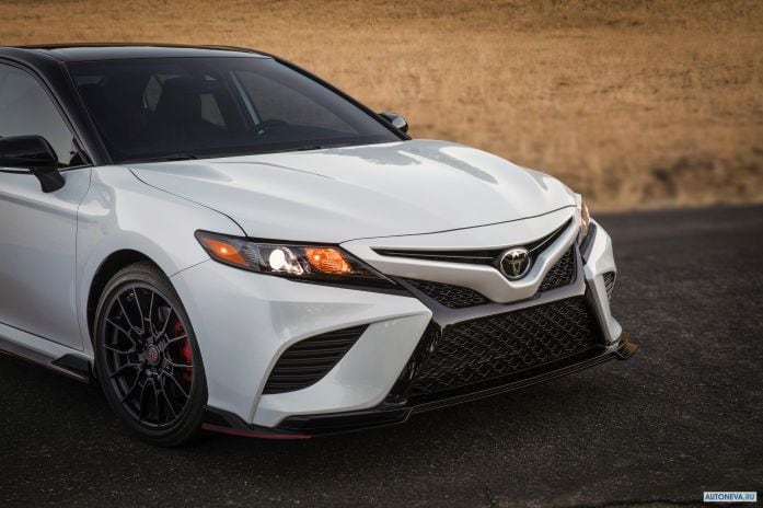 2020 Toyota Camry TRD - фотография 10 из 11