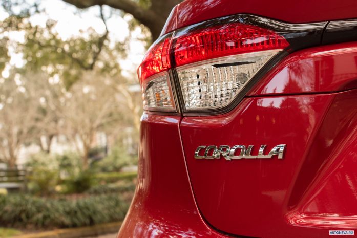 2020 Toyota Corolla LE Sedan - фотография 18 из 20