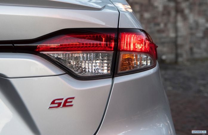2020 Toyota Corolla SE Sedan - фотография 30 из 32