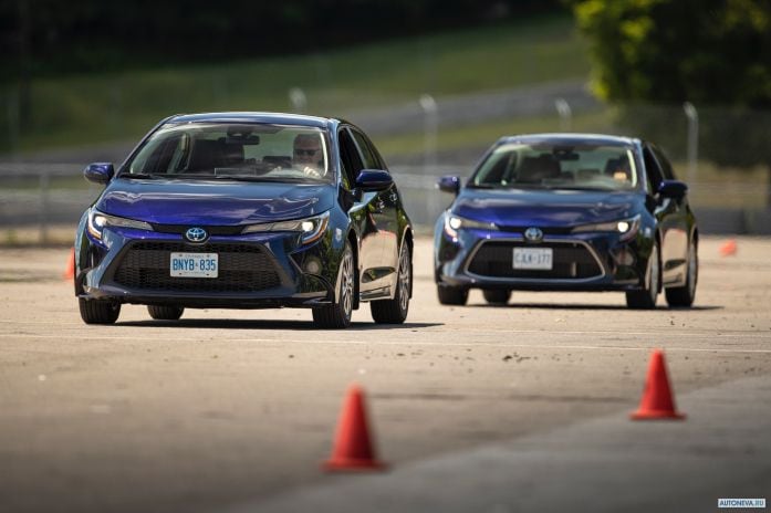 2020 Toyota Corolla SE Sedan - фотография 32 из 32