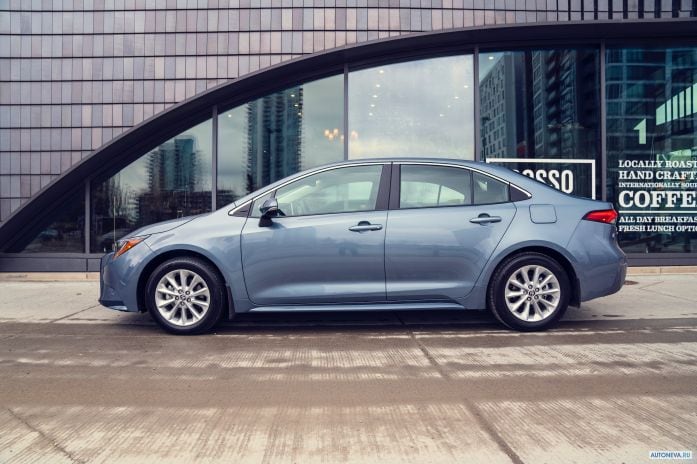 2020 Toyota Corolla XLE Sedan - фотография 13 из 40