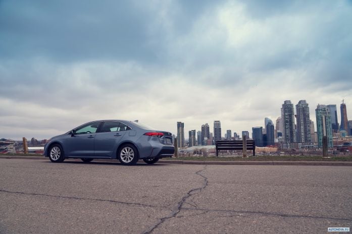2020 Toyota Corolla XLE Sedan - фотография 14 из 40
