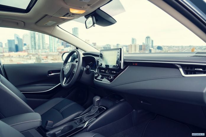 2020 Toyota Corolla XLE Sedan - фотография 30 из 40