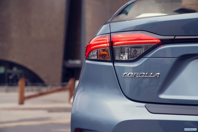 2020 Toyota Corolla XLE Sedan - фотография 33 из 40