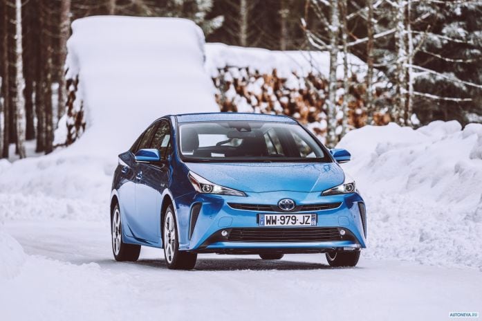 2020 Toyota Prius - фотография 1 из 18