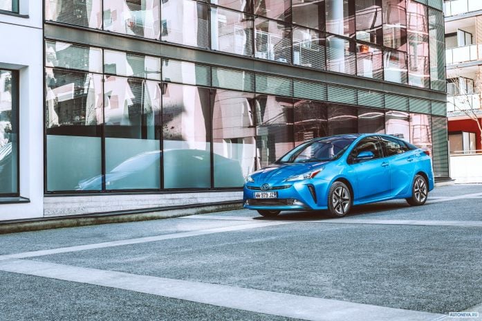2020 Toyota Prius - фотография 3 из 18