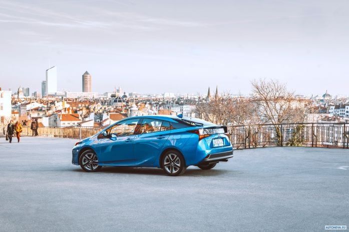 2020 Toyota Prius - фотография 7 из 18