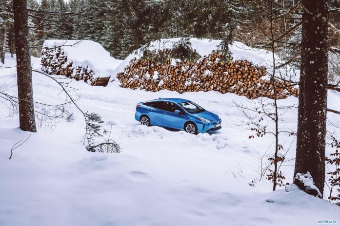 2020 Toyota Prius - фотография 8 из 18