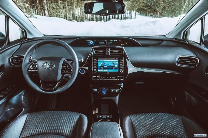 2020 Toyota Prius - фотография 11 из 18