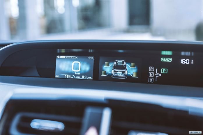 2020 Toyota Prius - фотография 12 из 18