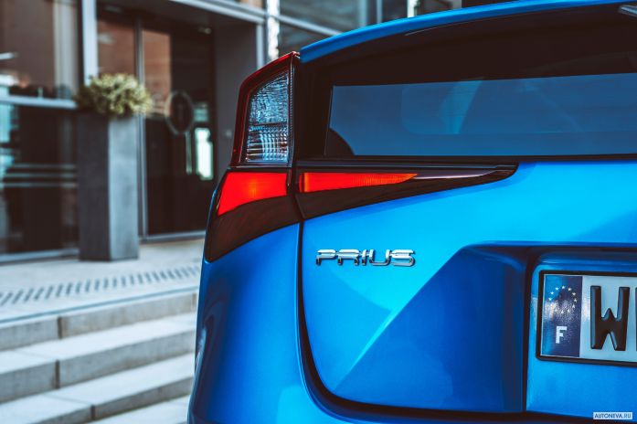 2020 Toyota Prius - фотография 15 из 18