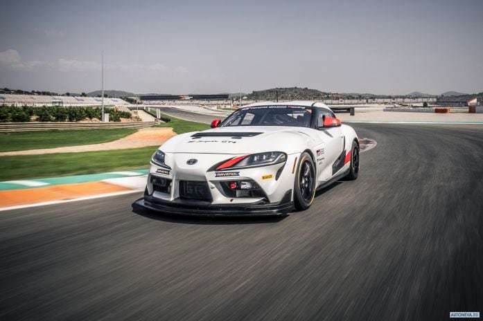 2020 Toyota Supra GT4 - фотография 4 из 10