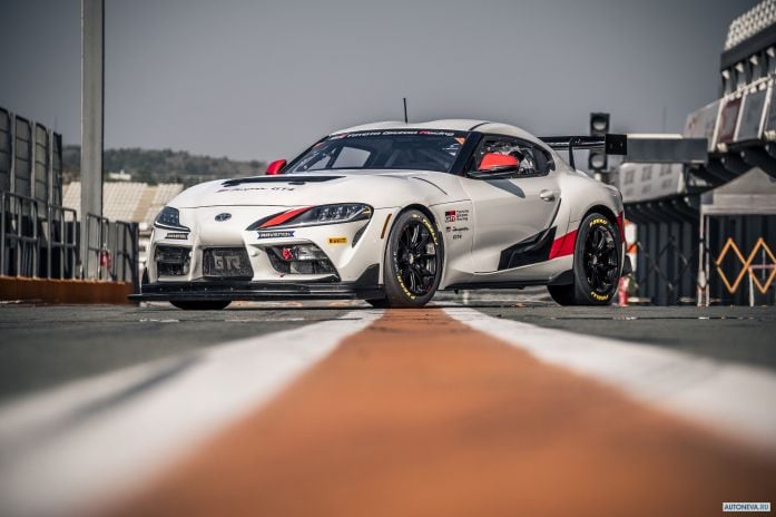 2020 Toyota Supra GT4 - фотография 6 из 10