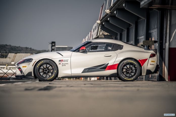 2020 Toyota Supra GT4 - фотография 7 из 10